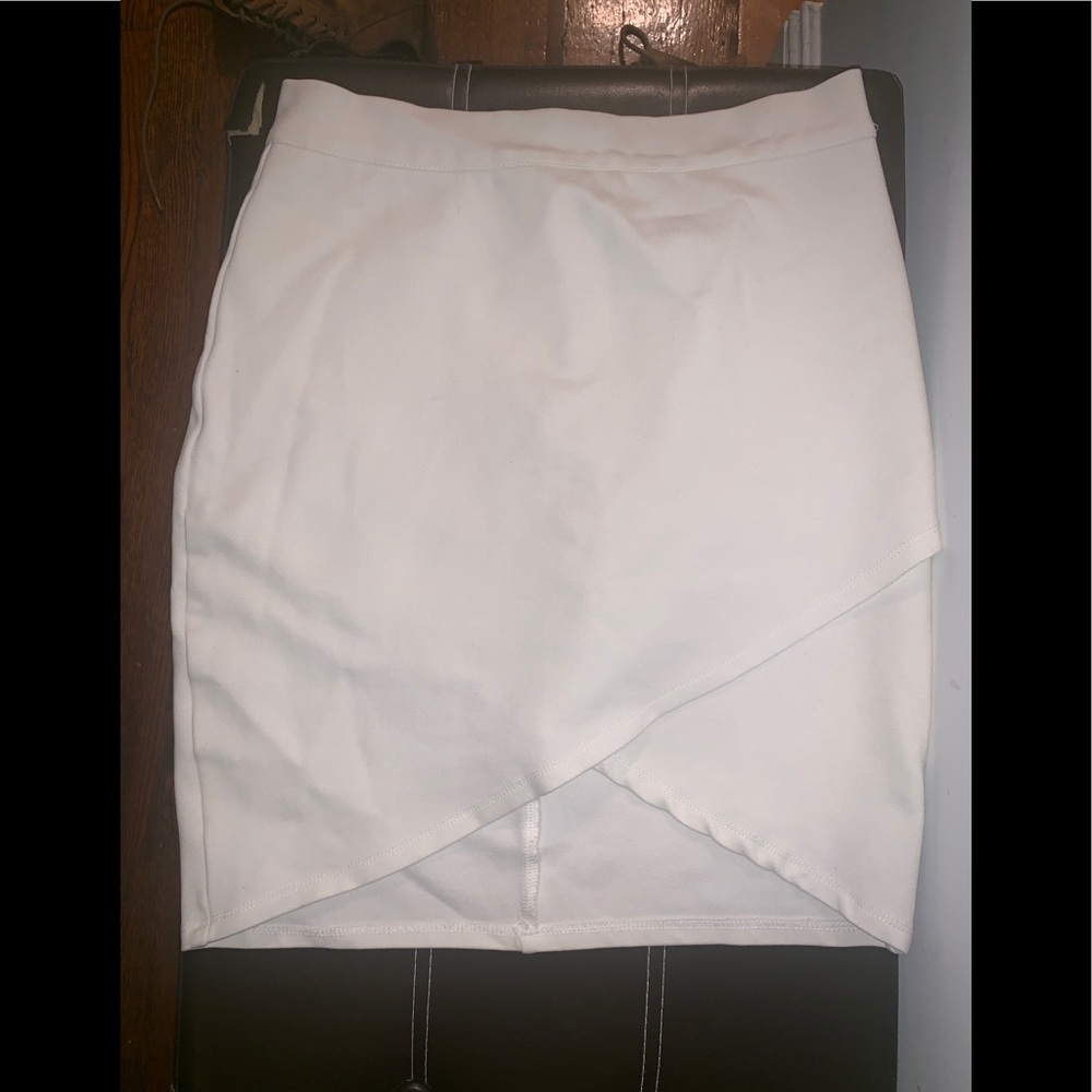 White mini skirt - Picture 3 of 4